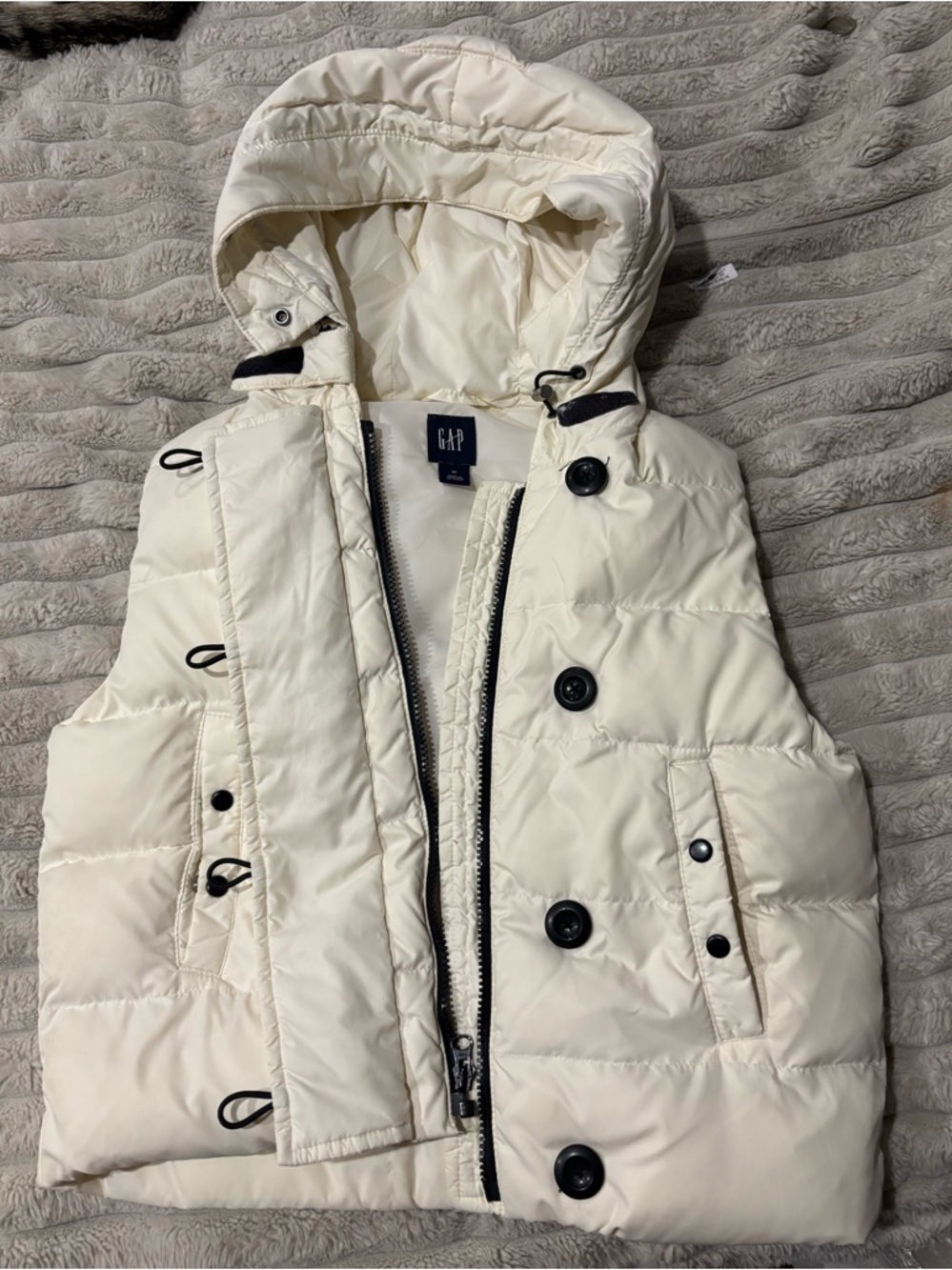 GAP Off-White Quilted Hooded Puffer Vest great condition. No fur